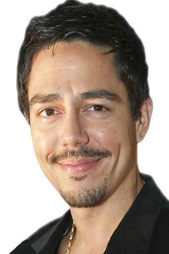 Chân dung Zak Santiago