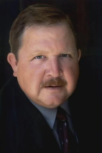Chân dung Mark Holton