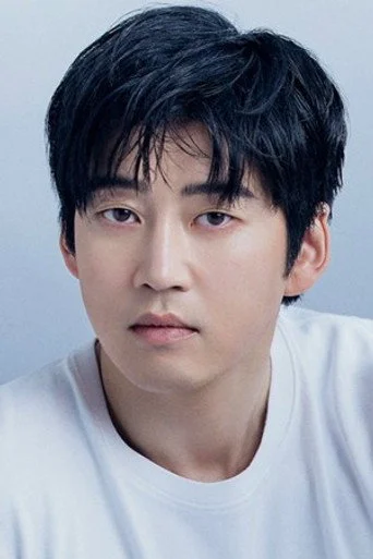 Chân dung Yoon Kye Sang