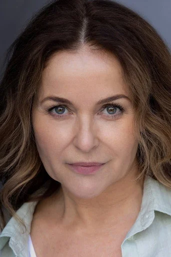 Chân dung Julia Sawalha