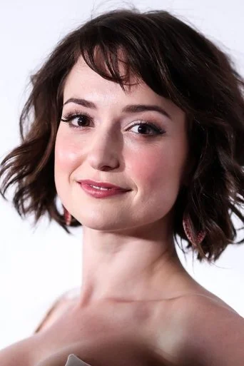 Chân dung Milana Vayntrub