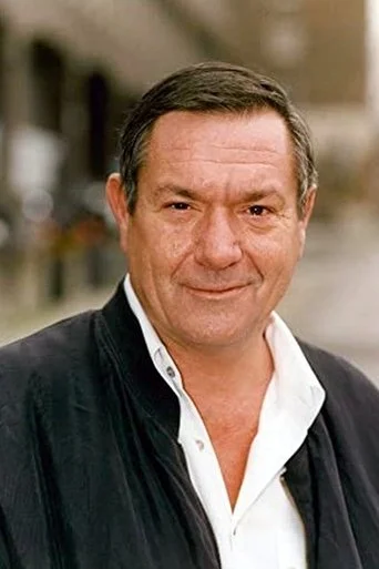 Chân dung Michael Elphick