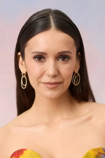 Chân dung Nina Dobrev