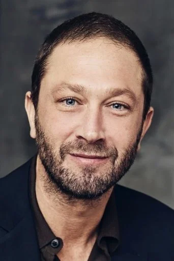 Chân dung Ebon Moss-Bachrach