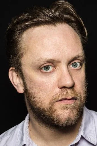 Chân dung Sam Troughton