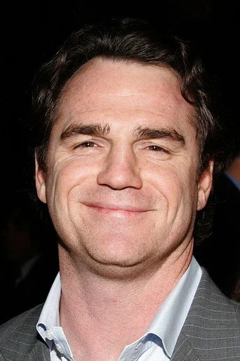 Chân dung Marty Bowen