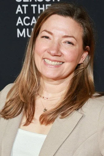 Chân dung Julie Zackary