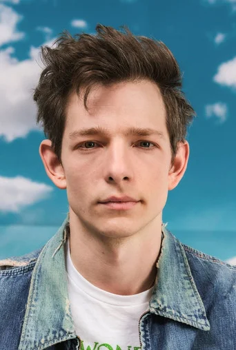 Chân dung Mike Faist