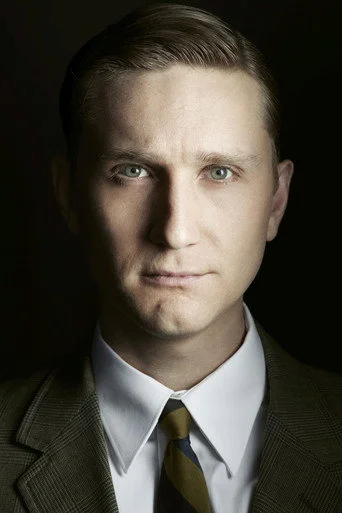 Chân dung Aaron Staton