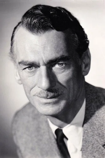 Chân dung Robert Adler