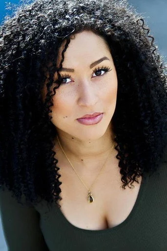 Chân dung Tina Grant