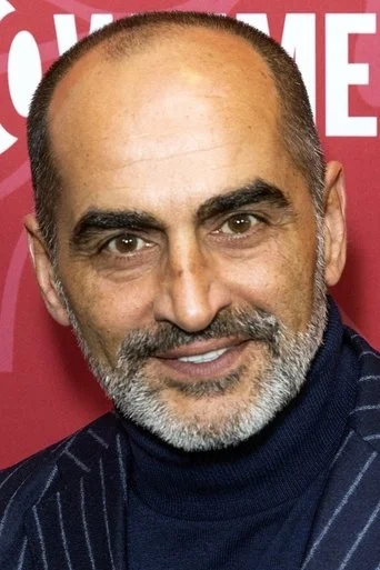 Chân dung Navid Negahban
