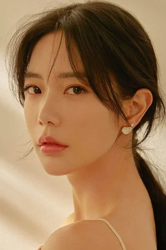 Chân dung Clara Lee