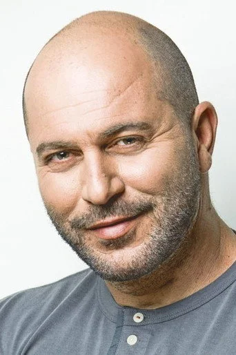 Chân dung Lior Raz