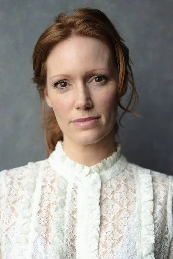Chân dung Clare Foster