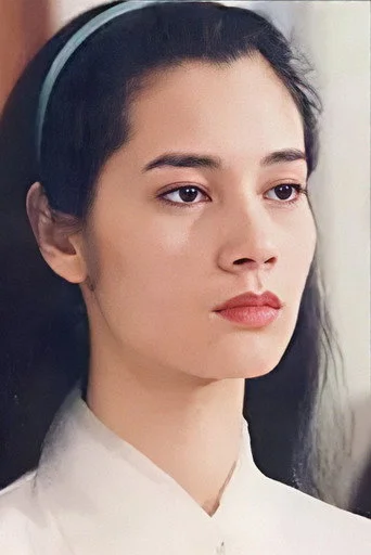 Chân dung Julia Cheng Yim-Lai