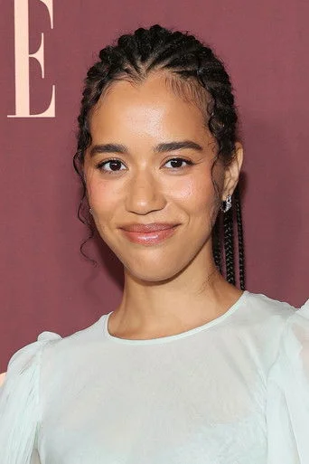Chân dung Jasmin Savoy Brown