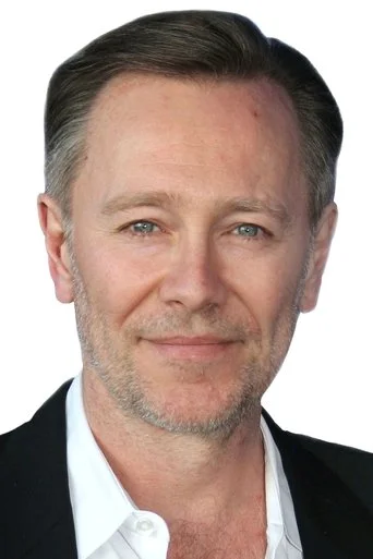 Chân dung Peter Outerbridge