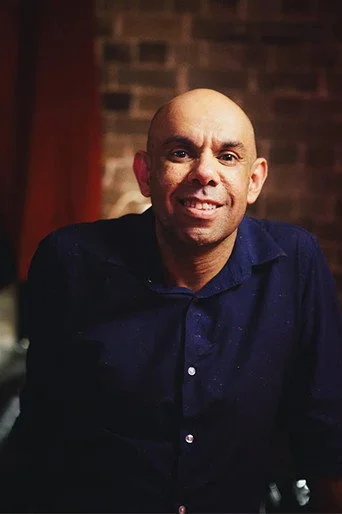 Chân dung Steven Oliver