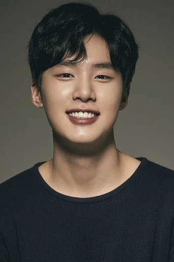 Chân dung Kim Dong Hee