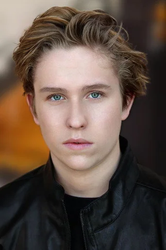 Chân dung Luke Busey