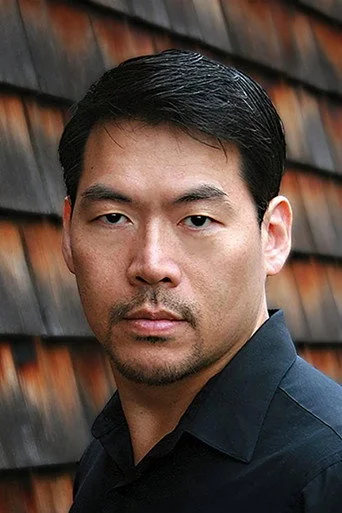 Chân dung Kenneth Liu