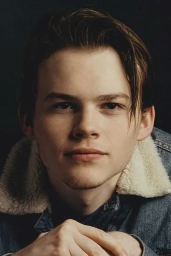 Chân dung Josh Wiggins