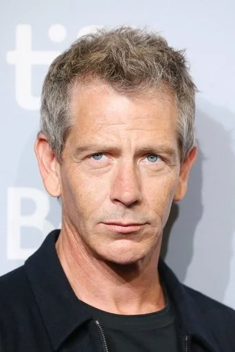 Chân dung Ben Mendelsohn