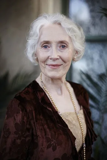 Chân dung Julia Blake