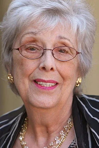 Chân dung Margaret Tyzack
