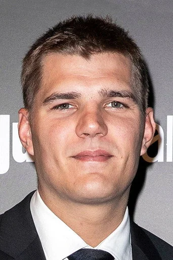Chân dung Chris Zylka