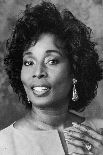 Chân dung Madge Sinclair