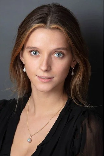 Chân dung Cara Steele