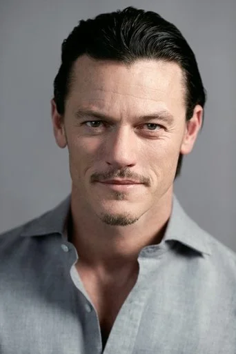Chân dung Luke Evans