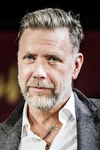 Chân dung Mikael Persbrandt