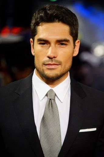Chân dung D.J. Cotrona