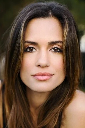 Chân dung Torrey DeVitto