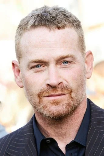 Chân dung Max Martini
