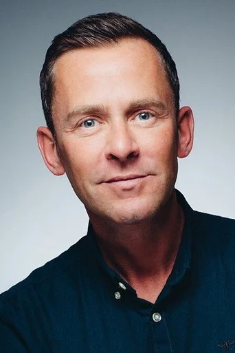 Chân dung Scott Mills