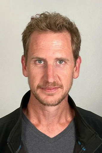 Chân dung Mark Elderkin