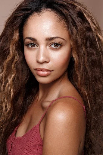 Chân dung Vanessa Morgan