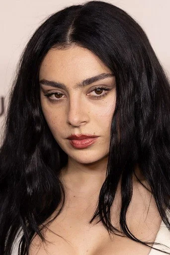 Chân dung Charli xcx