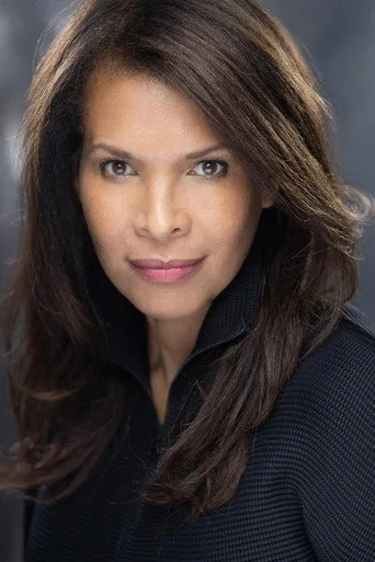 Chân dung Danielle Lewis