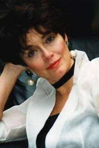 Chân dung Kathleen Barr