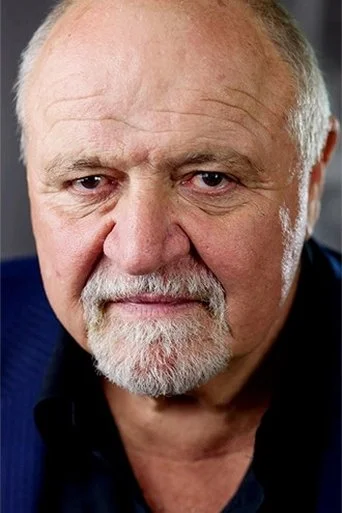 Chân dung Steve Eastin