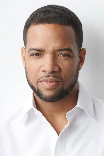 Chân dung Michael Ellison