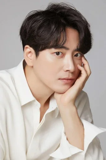 Chân dung Lee Jun-hyuk