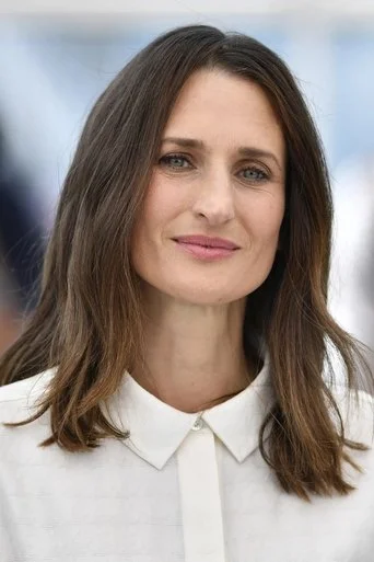 Chân dung Camille Cottin