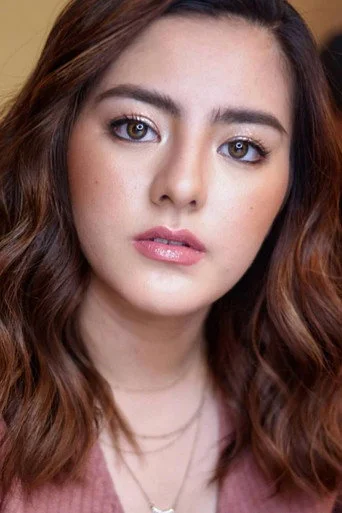 Chân dung Cassy Legaspi