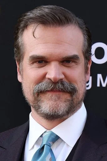 Chân dung David Harbour